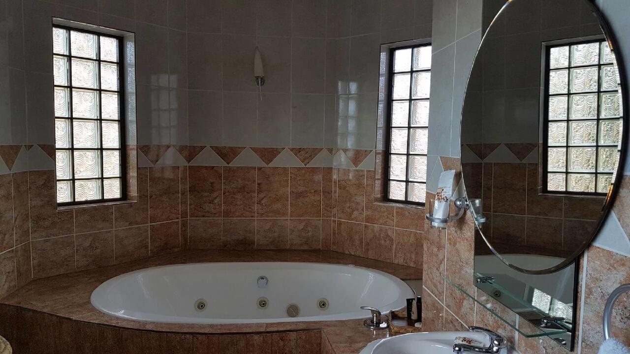 Lily White Guest House Centurion Buitenkant foto