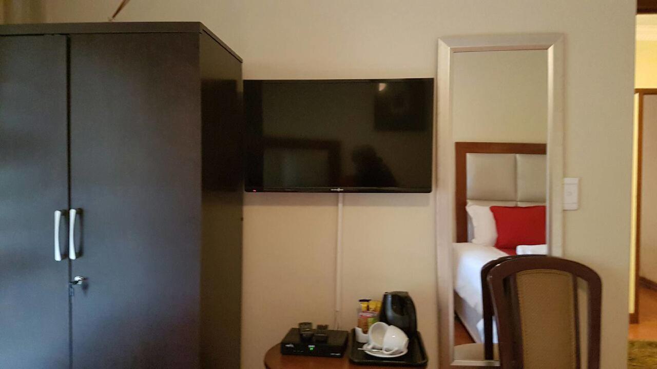 Lily White Guest House Centurion Buitenkant foto