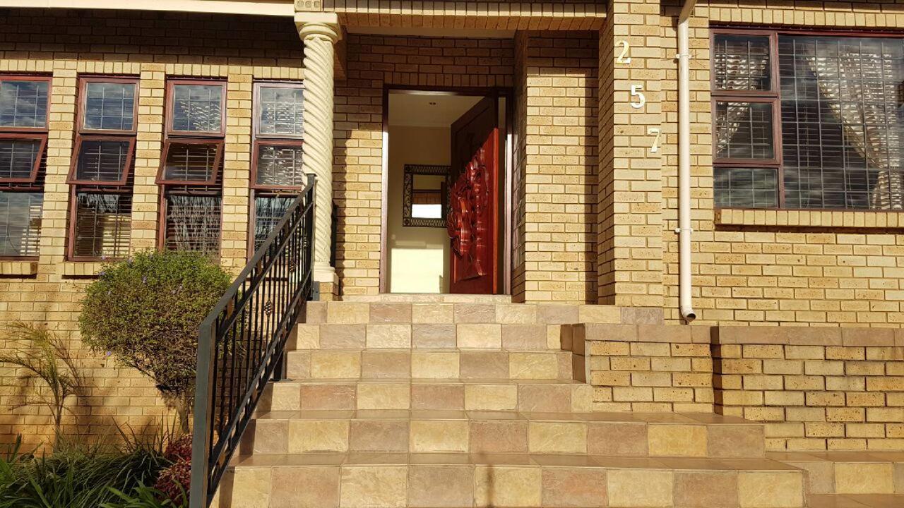 Lily White Guest House Centurion Buitenkant foto